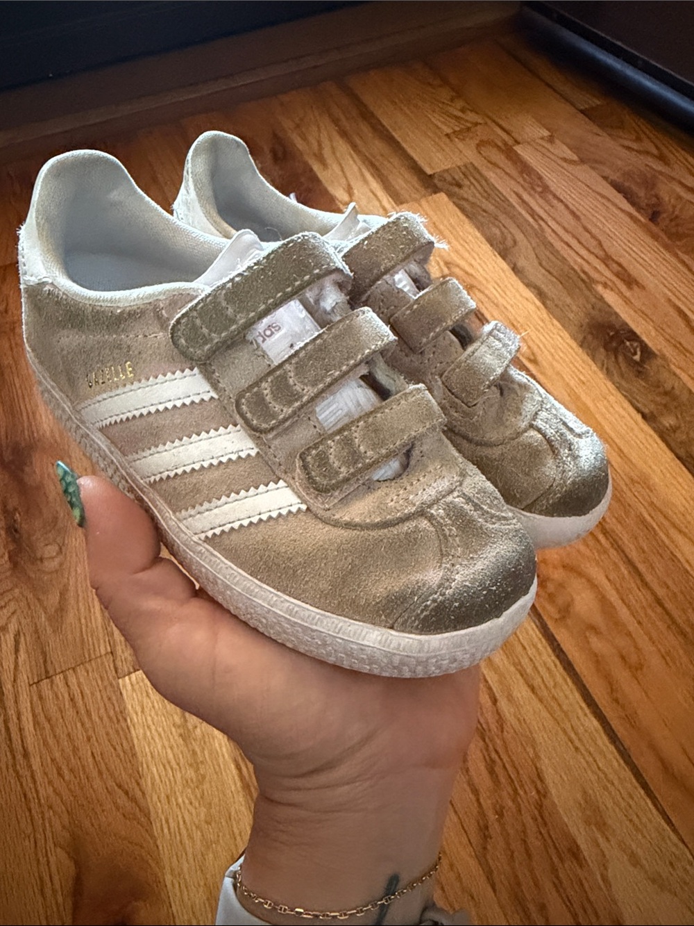 adidas Originals Kids Gazelle Velcro Sneakers in light pink and White - Picture 5 of 8
